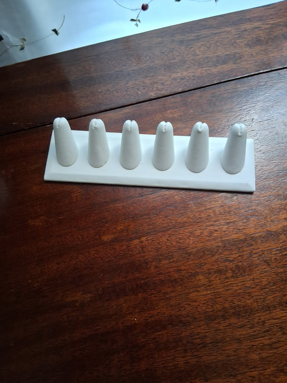 Minimalist White Ring Display Stand - 6 Finger Slots